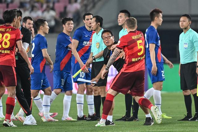 徐杰22+11广东胜山东 莫兰德19+10于德豪14分